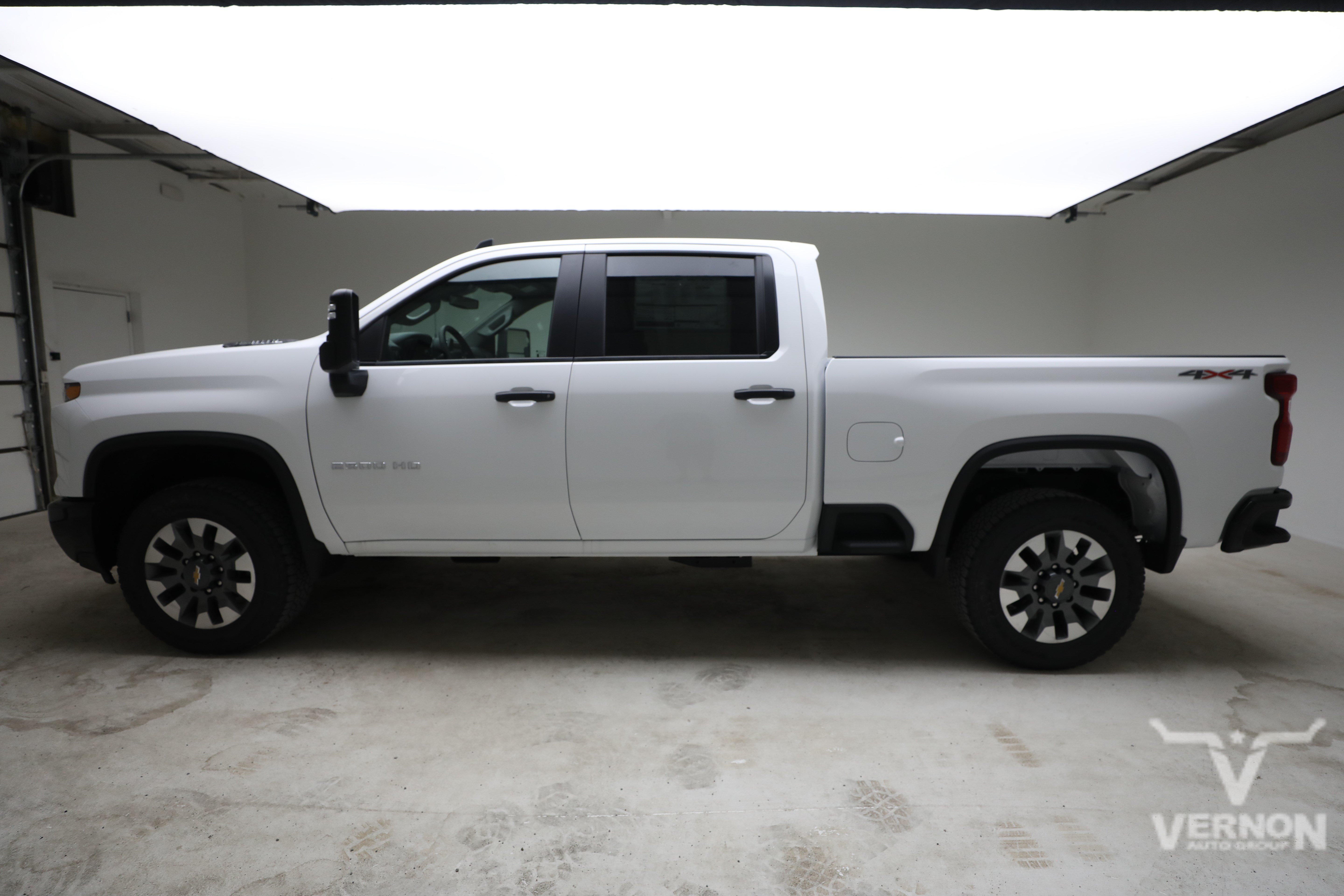 New 2026 Summit White Chevrolet N image 2