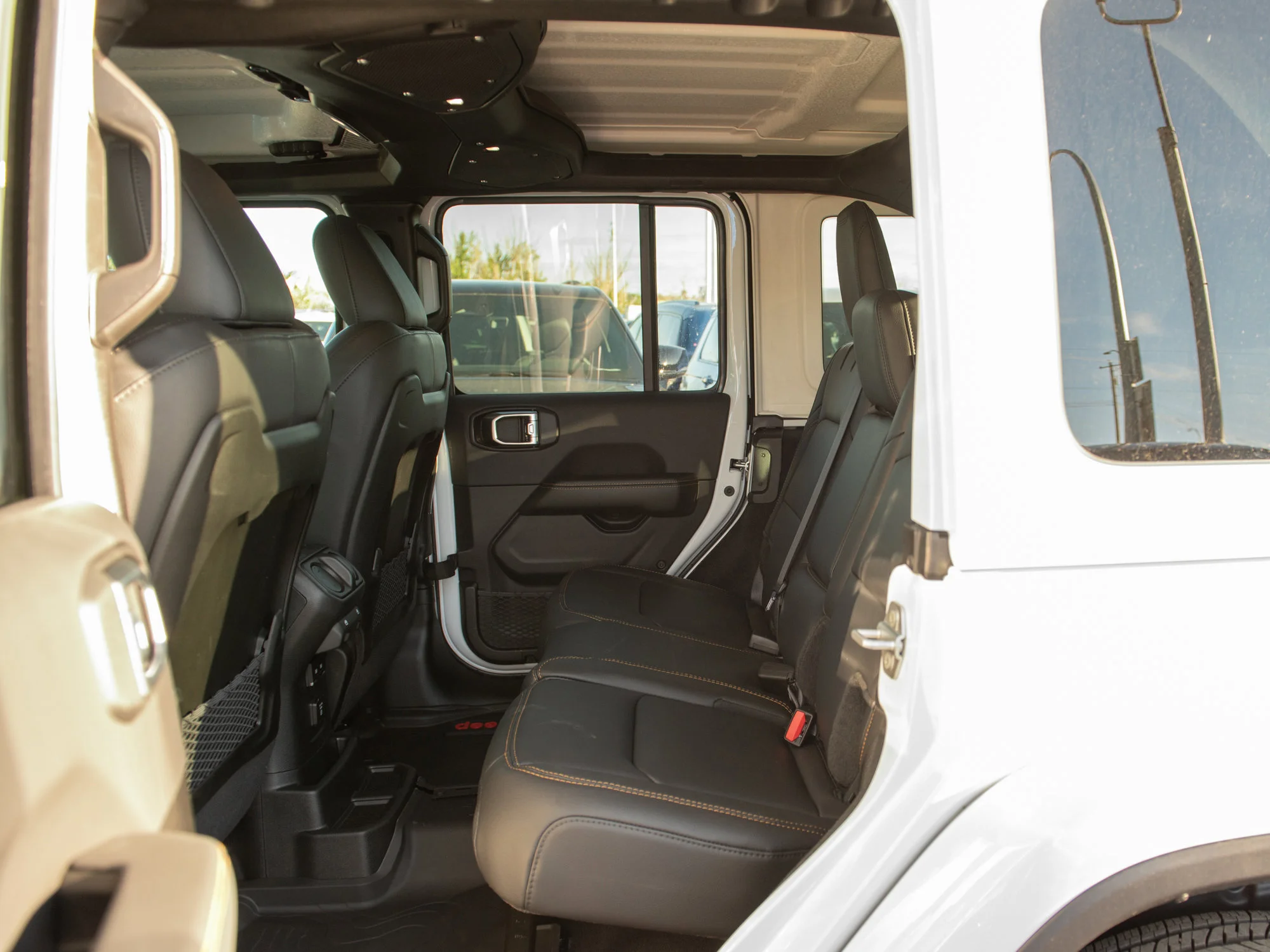New 2026 White Jeep Sahara* image 19