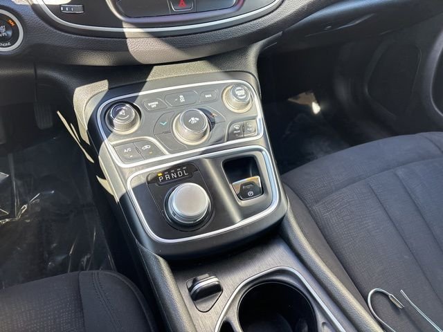 Used 2015 Silver Chrysler Limited image 26