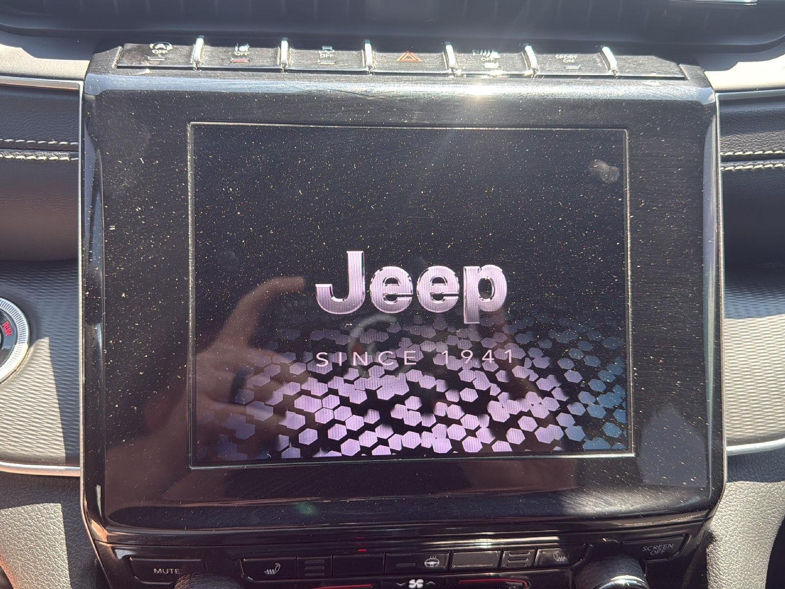 Used 2025 Baltic Gray Metallic Clearcoat Jeep Altitude X image 11