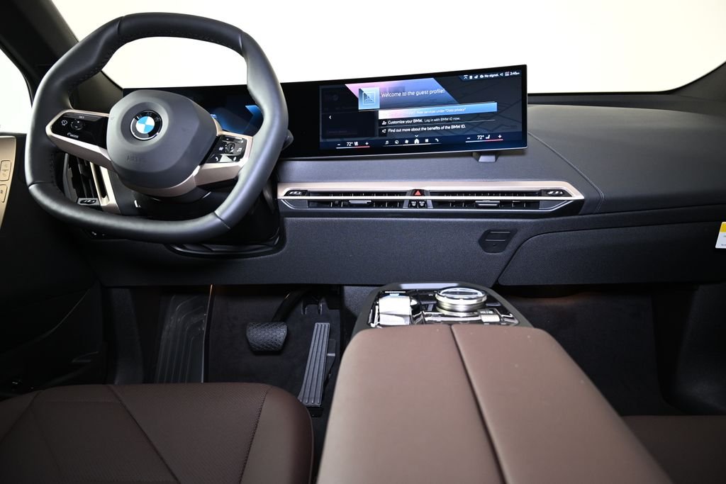 2026 BMW iX 45 - Photo 16