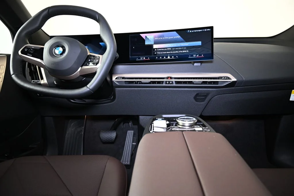 2026 BMW iX 45 - Photo 16