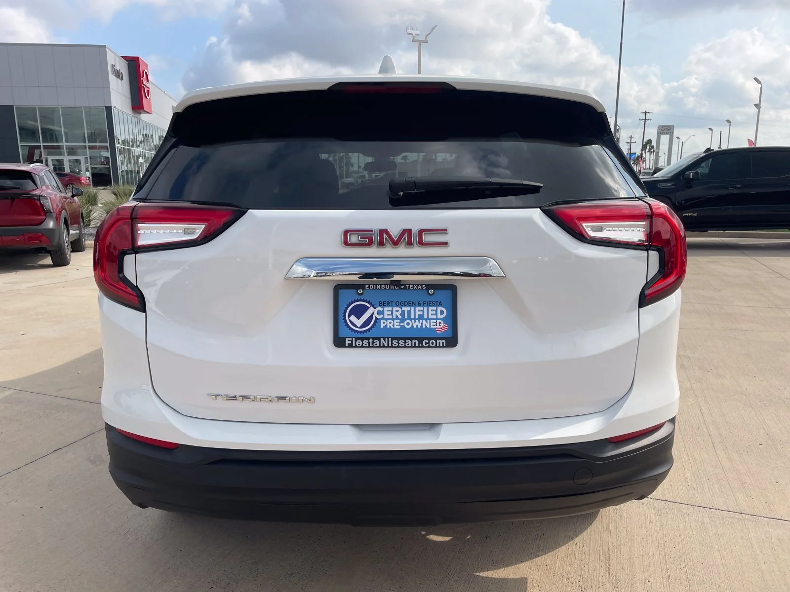 Used 2024 White GMC SLE image 4