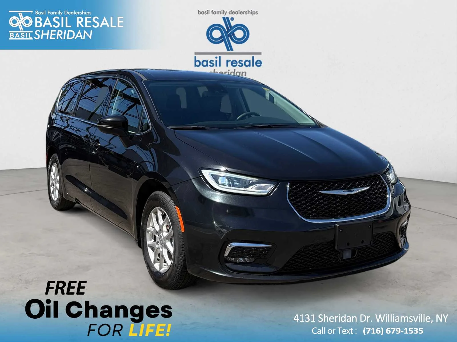 2023 Chrysler Pacifica Touring L's photo