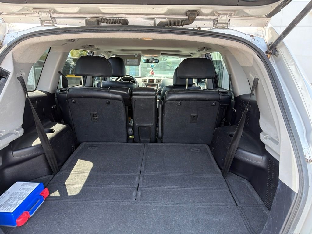 Used 2013 Classic Silver Metallic Toyota Limited image 7