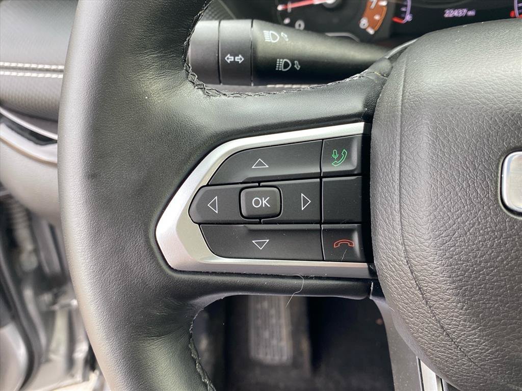 Used 2022 Billet Silver Metallic Clearcoat Jeep Altitude image 20