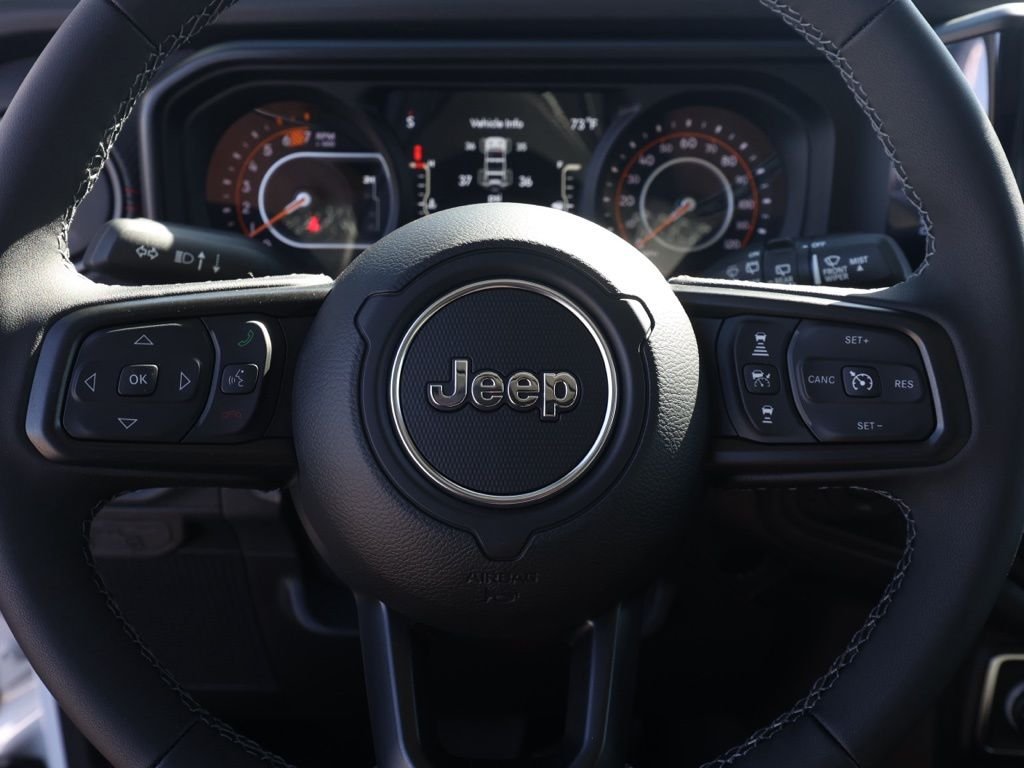 New 2026 Bright White Clear-Coat Exterior Paint Jeep Rubicon image 24