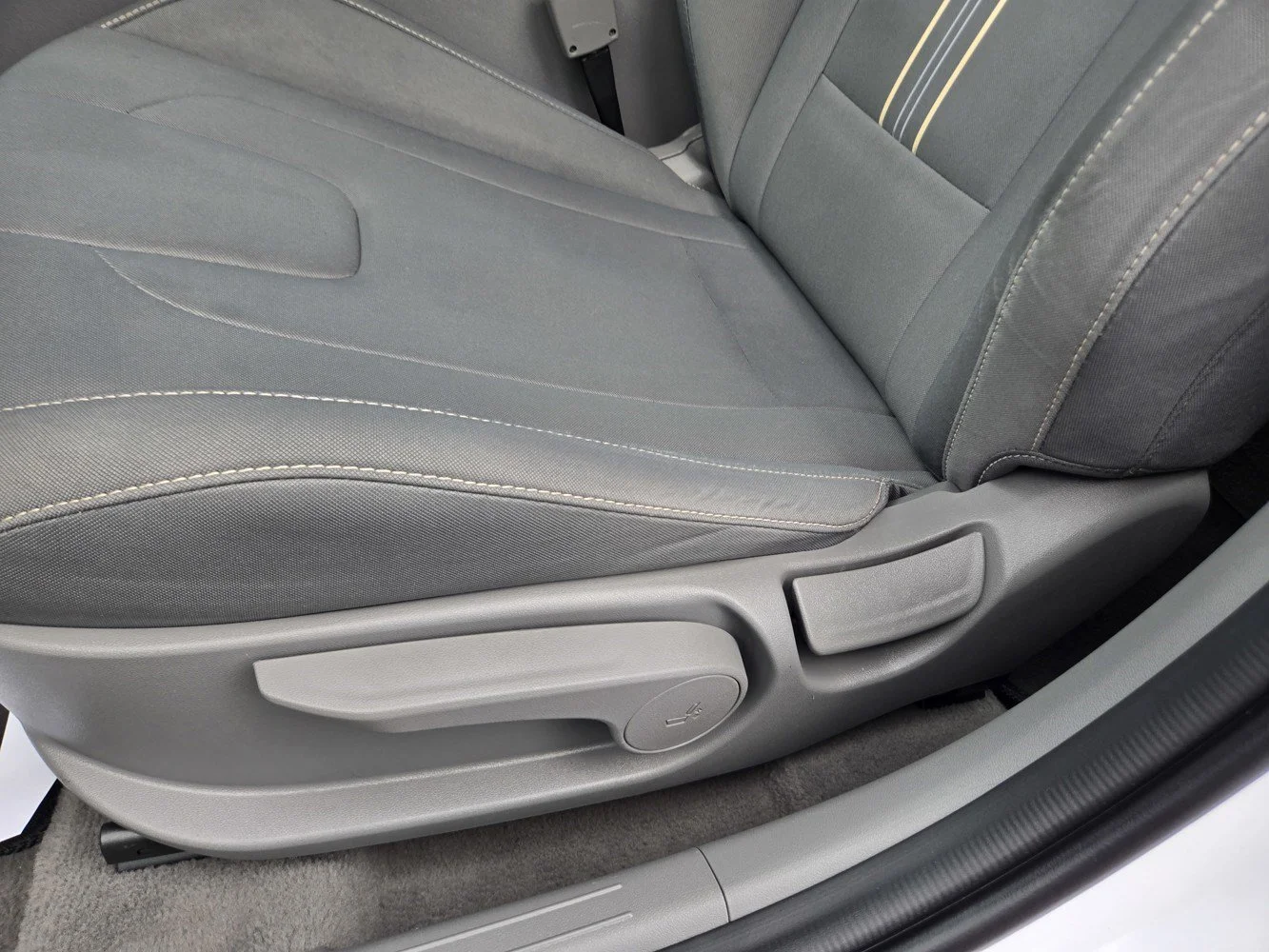 Used 2025 Serenity White Hyundai SEL Sport image 28