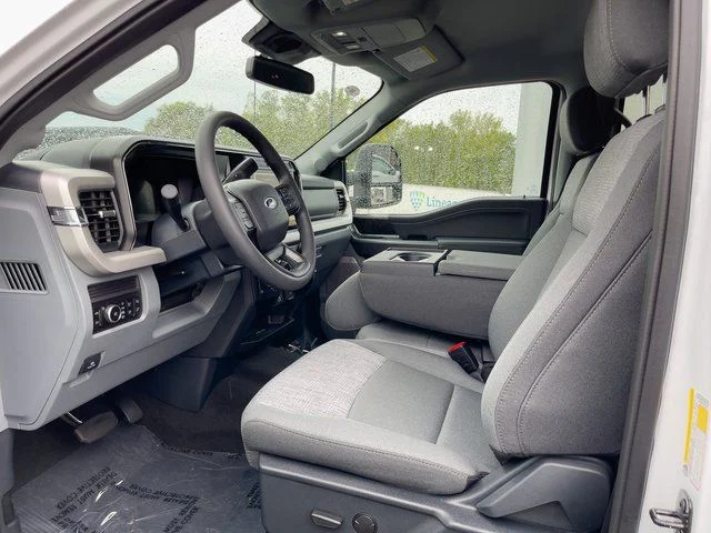 New 2026 Oxford White Ford F-250® XLT image 21