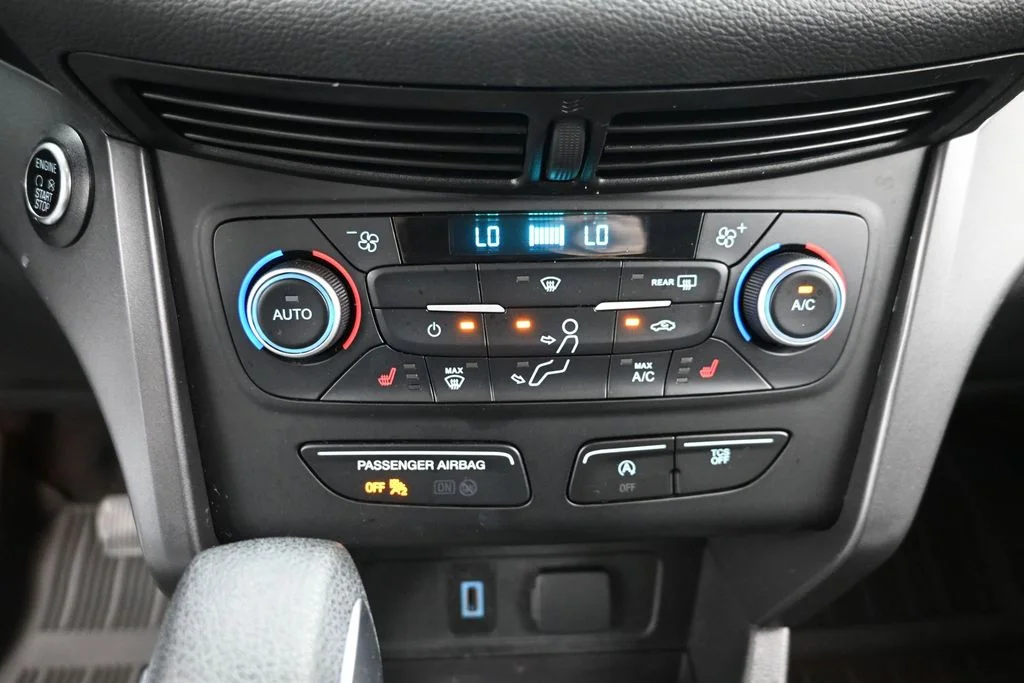 Used 2019 Gray Ford SE image 19