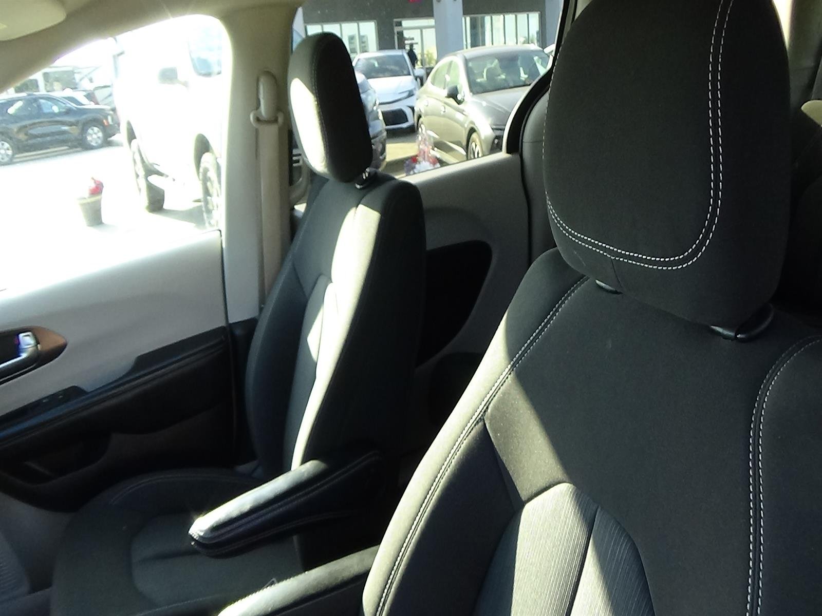 Used 2023 Bright White Clear Coat (pw7) Chrysler LX image 16