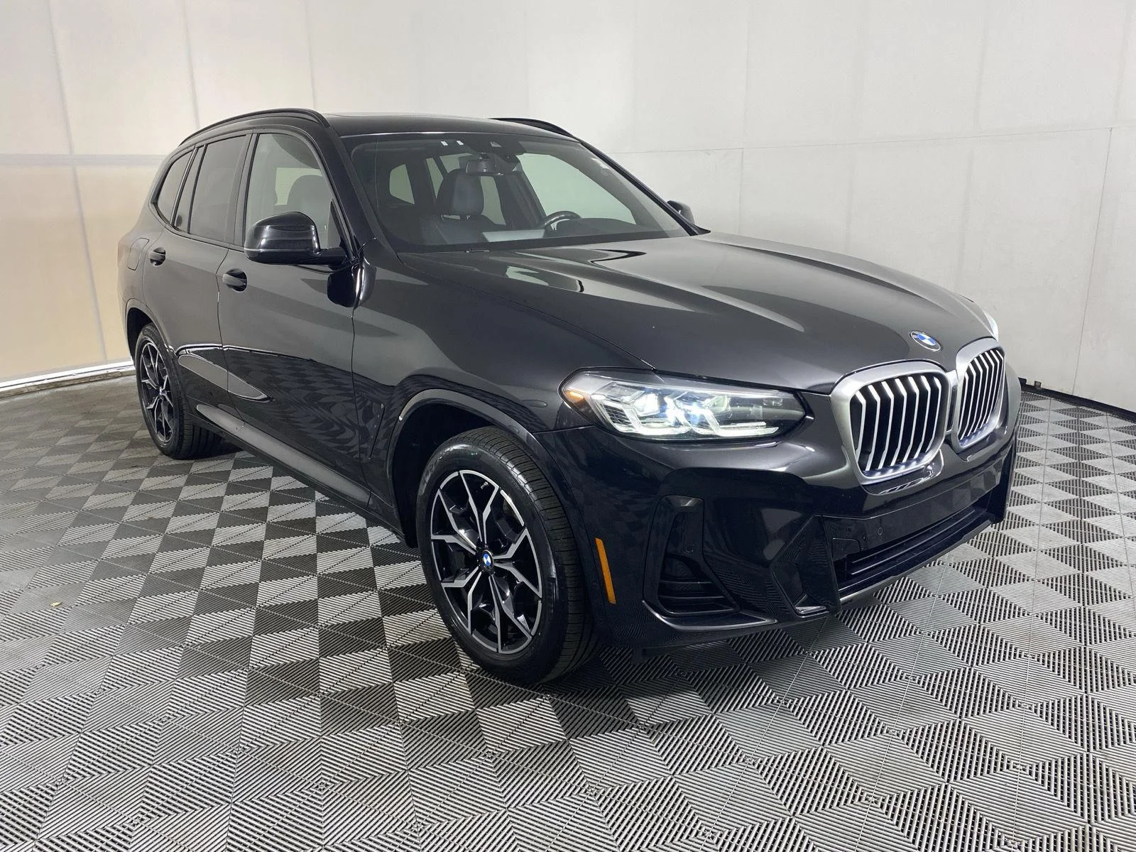 Used 2024 Black Sapphire Metallic BMW xDrive30i image 11