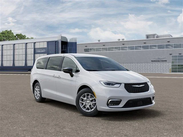 New 2026 Bright White Clear-Coat Exterior Paint Chrysler Select image 36