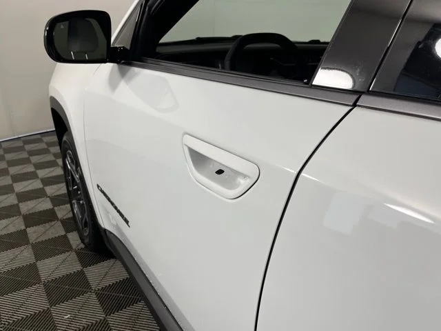 Used 2026 White Jeep Laredo image 13