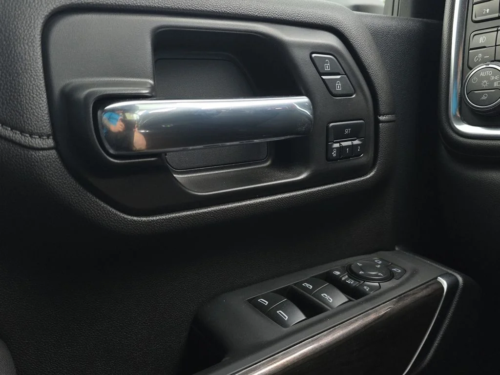 Used 2022 White Chevrolet LTZ image 11