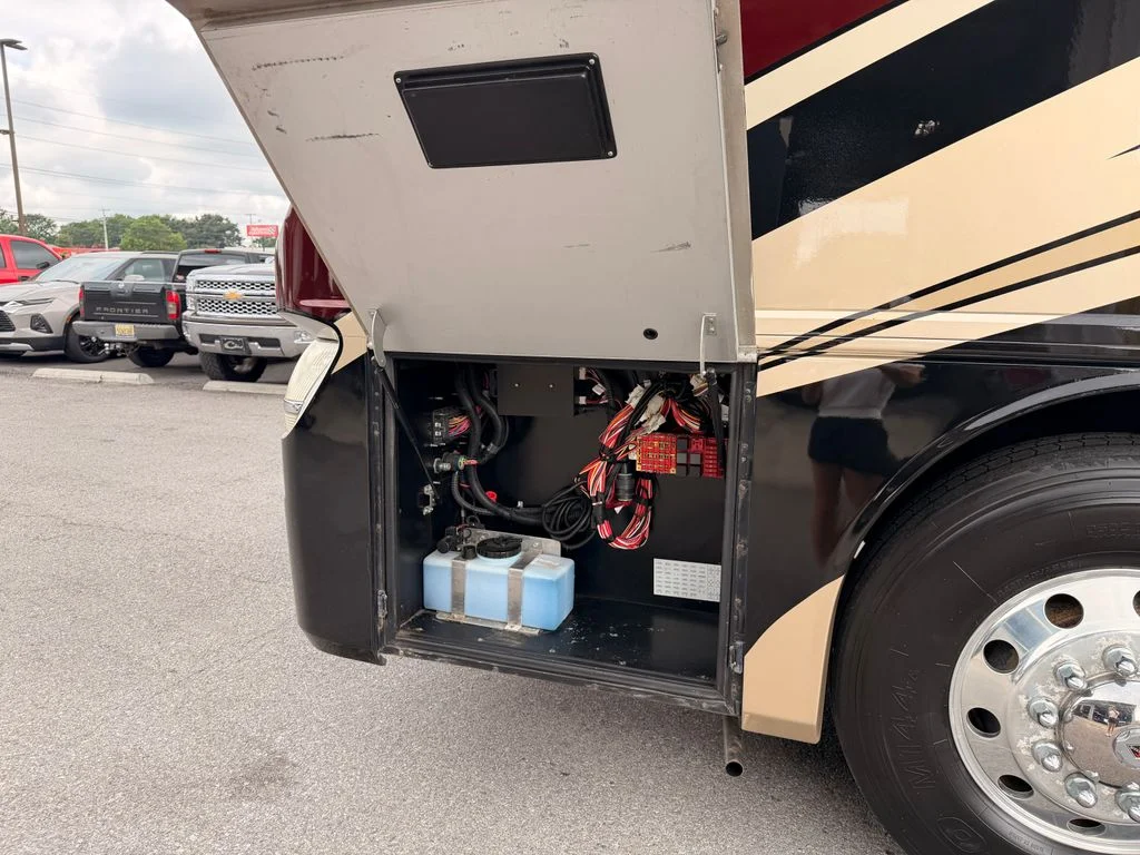 Used 2010 Black Fleetwood 42T image 34