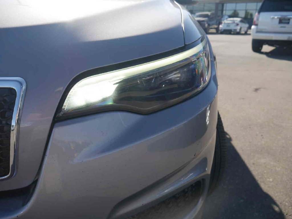 Used 2021 Silver Jeep Latitude image 19