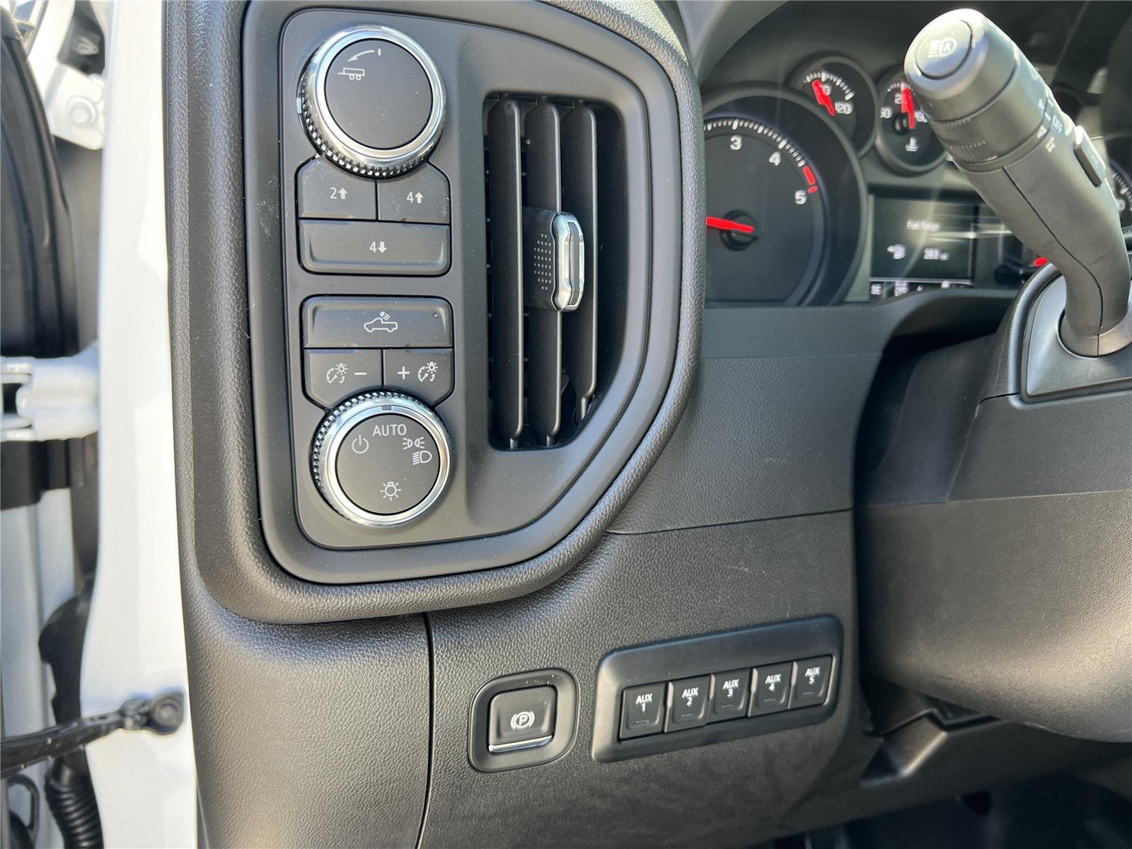 2026 GMC Sierra 3500 Chassis Cab Pro - Photo 28