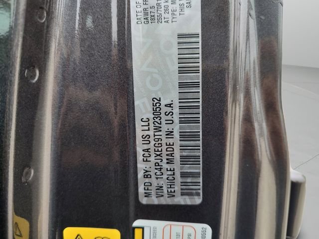 New 2026 Granite Crystal Metallic Clear-Coat Exterior Paint Jeep Sahara image 35