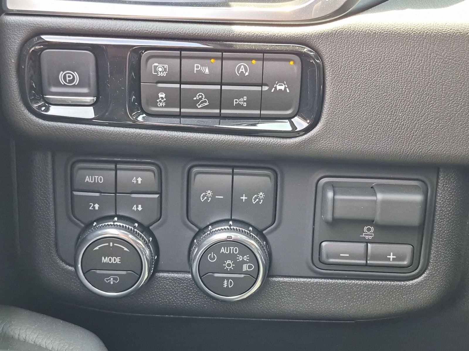 2026 GMC Yukon XL Denali - Photo 23