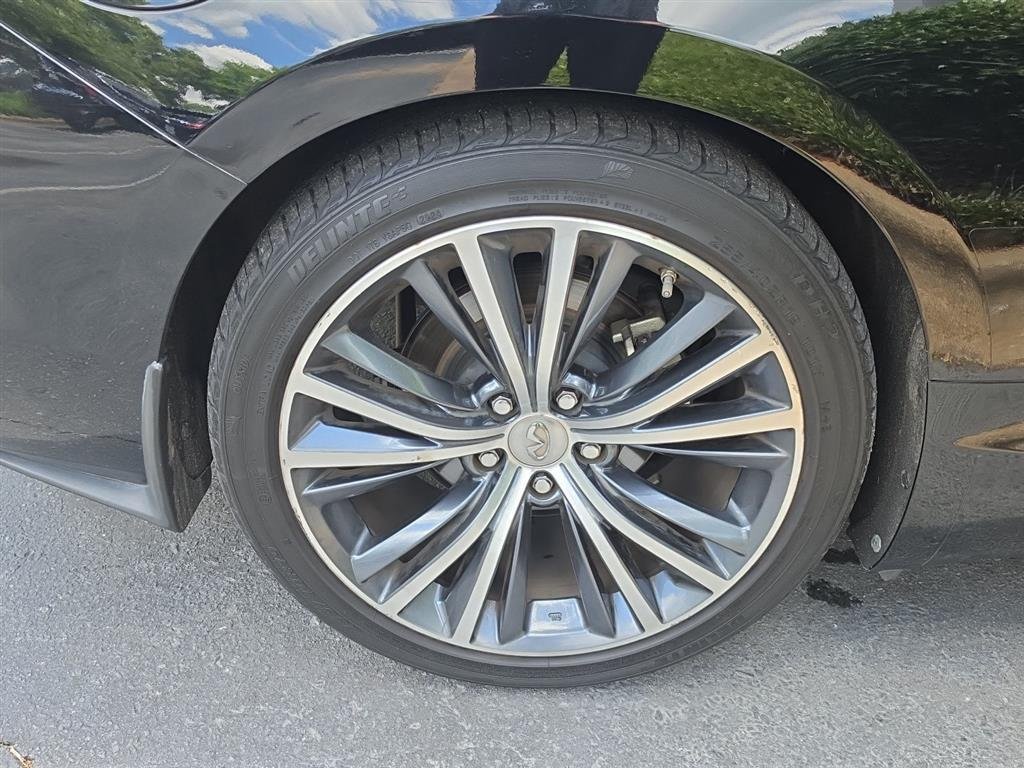 Used 2019  INFINITI 3.0T Luxe image 3