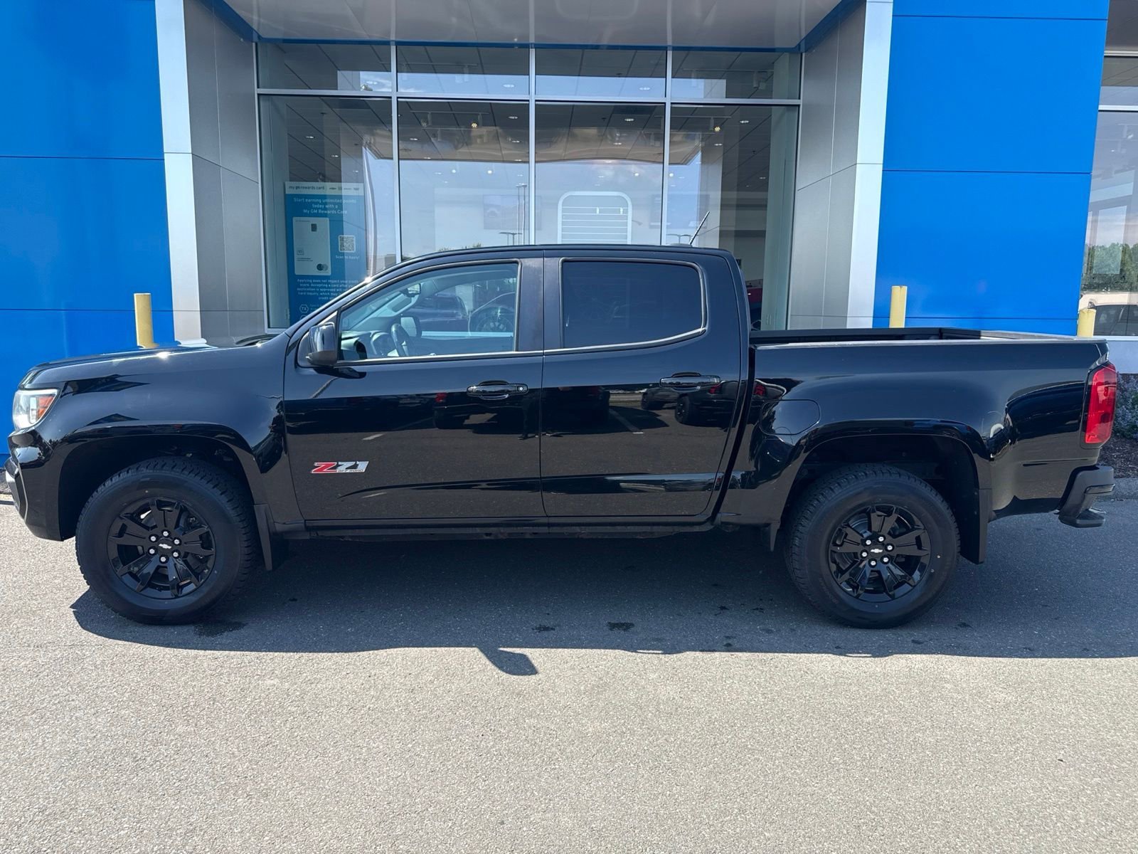 Used 2021 Black Chevrolet Z71 Midnight Edition with Technology Package image 9