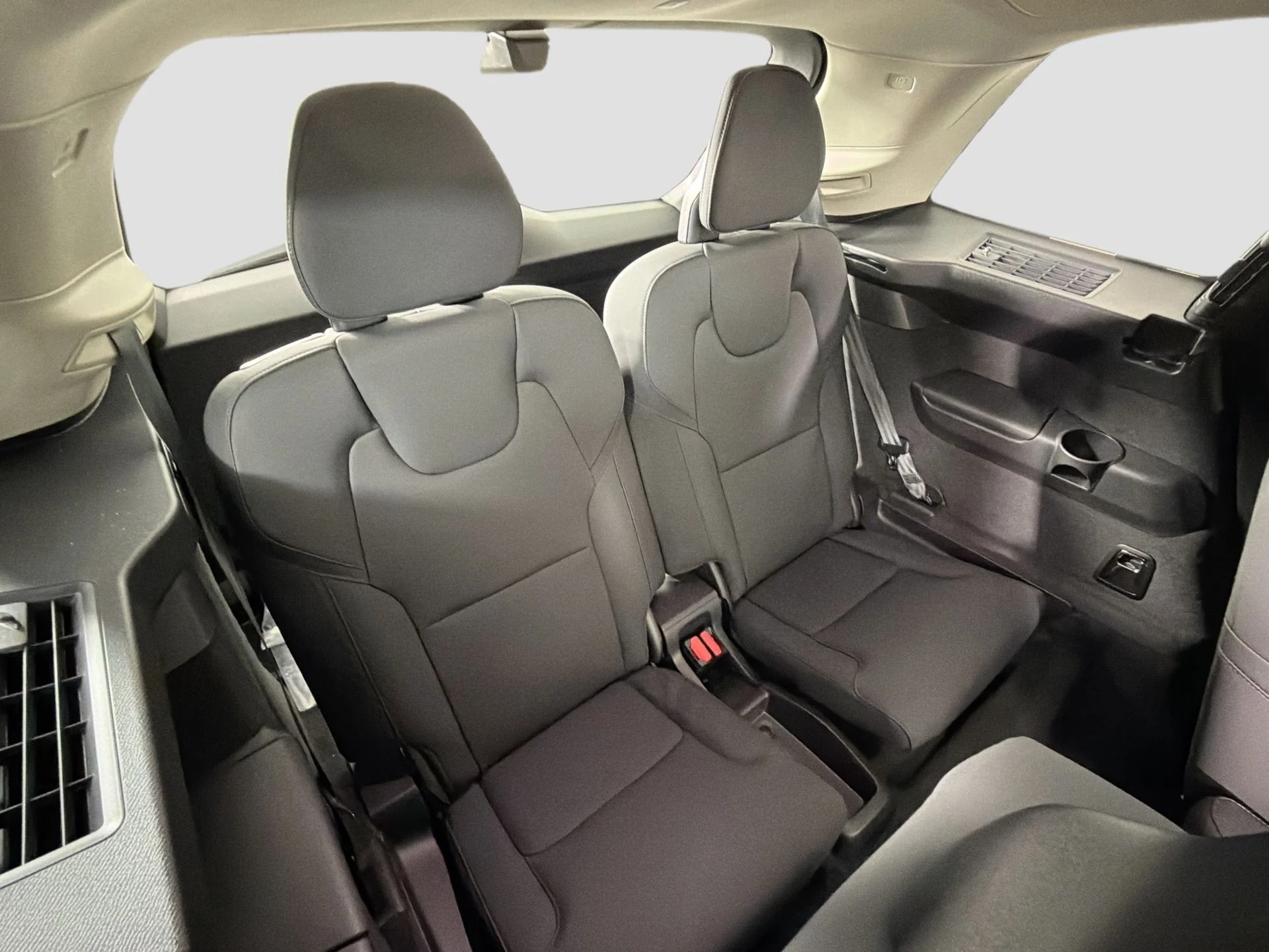 New 2026 Crystal White Volvo Plus image 28