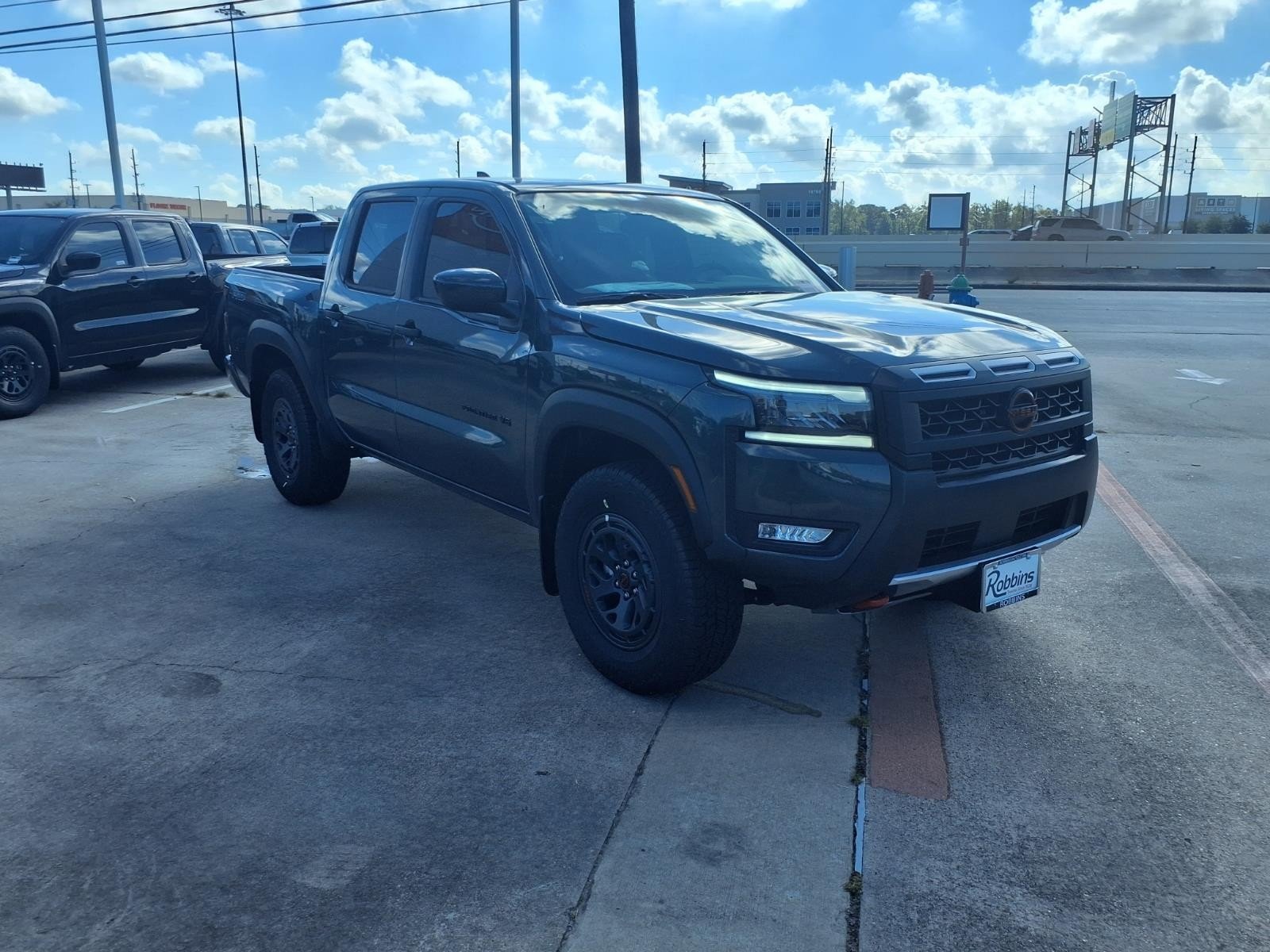 2027 Nissan Frontier photo 3 of 23