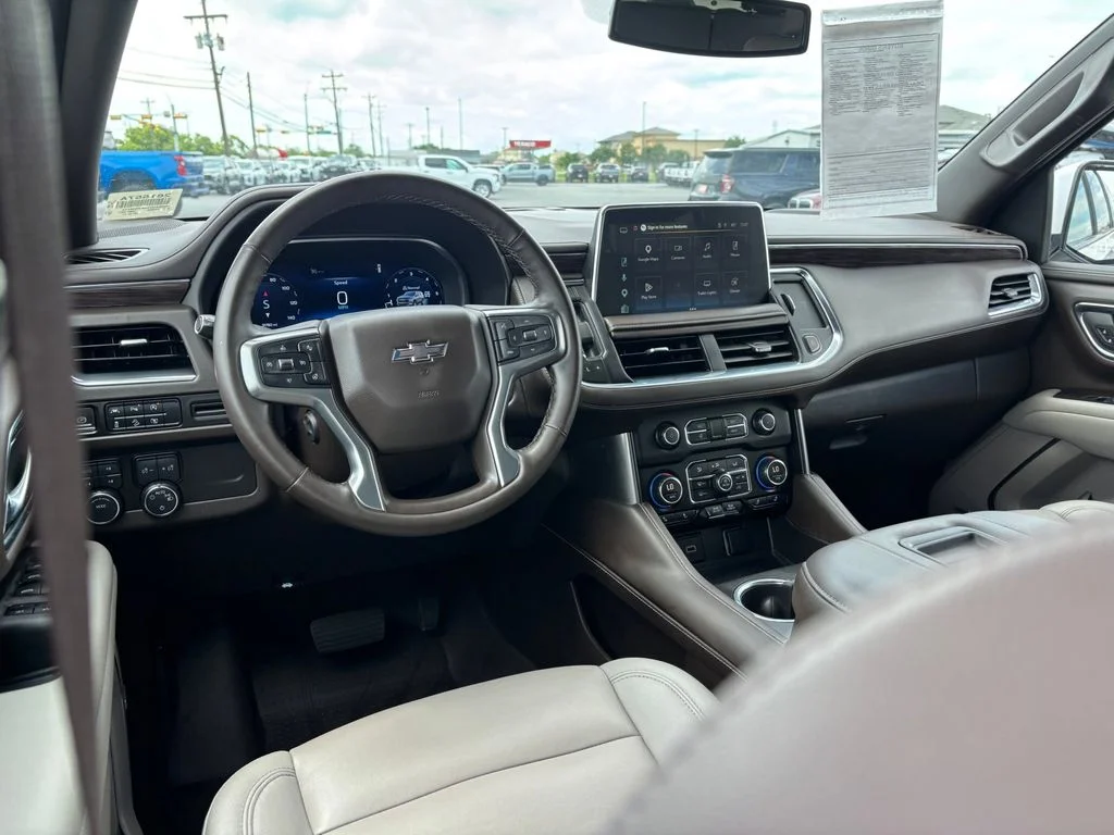 Used 2023 White Chevrolet Z71 image 33