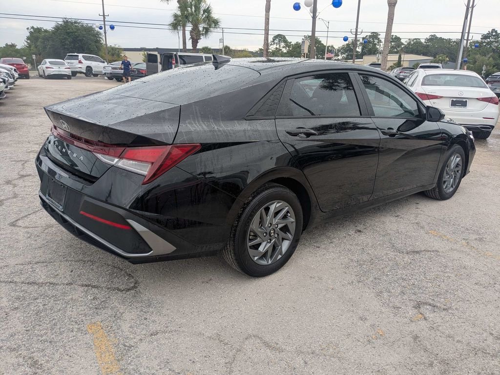 Used 2024 Black Hyundai SEL image 4