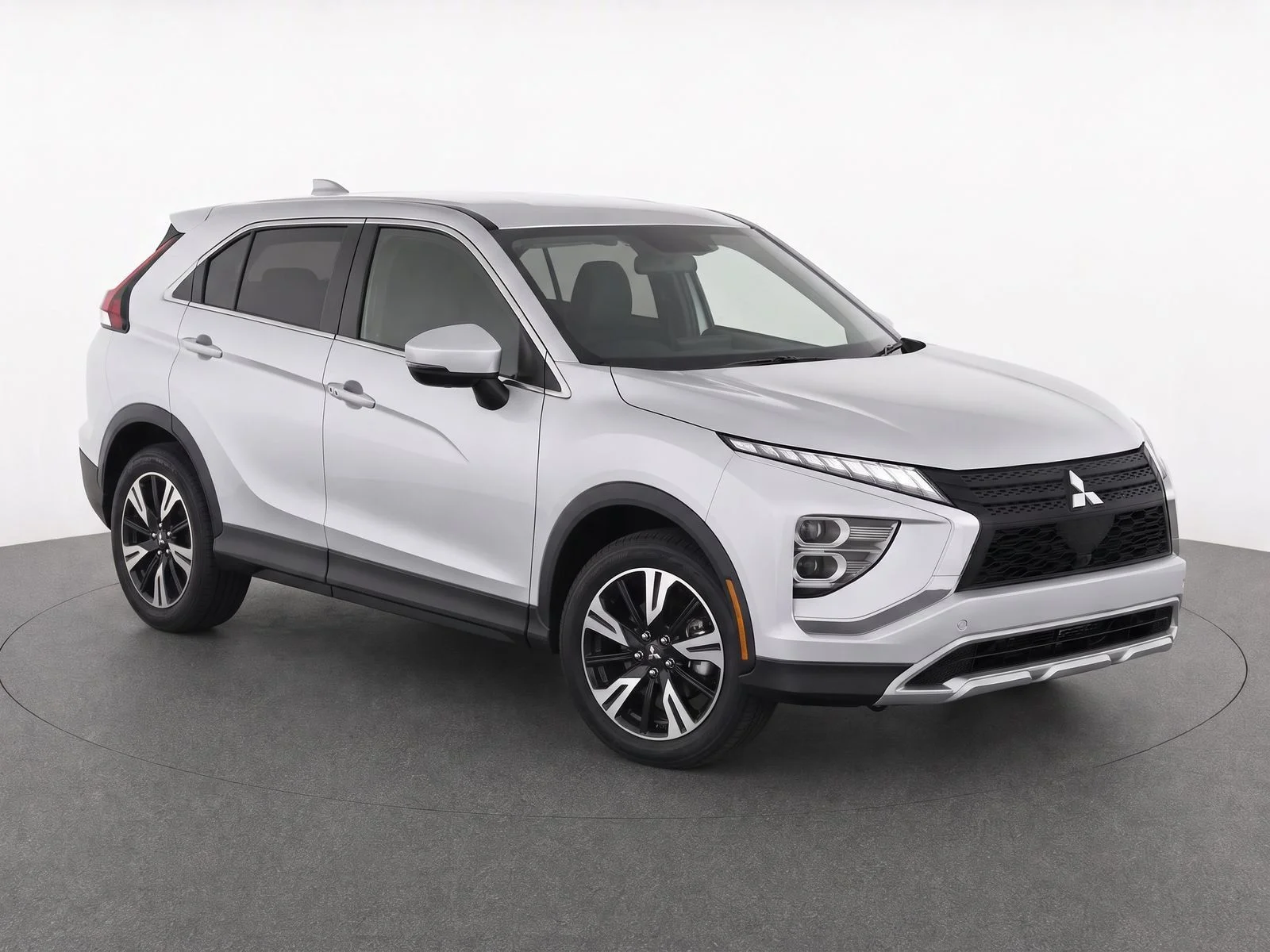 Used 2025 Alloy Silver Metallic Mitsubishi SE image 1