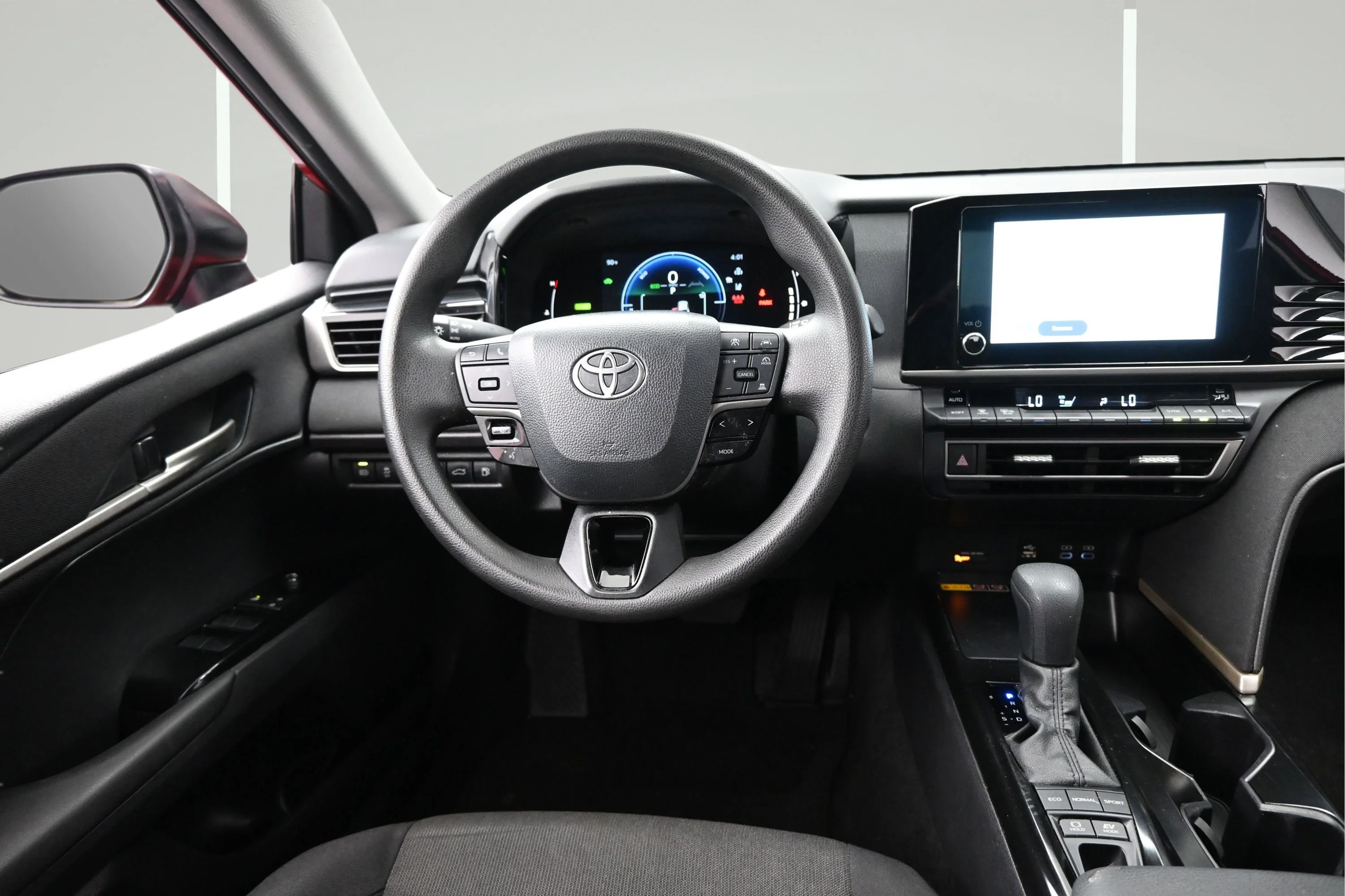 2025 Toyota Camry LE - Photo 12
