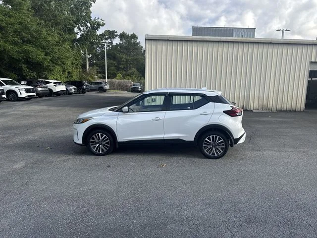 Used 2023 White Nissan SV image 8