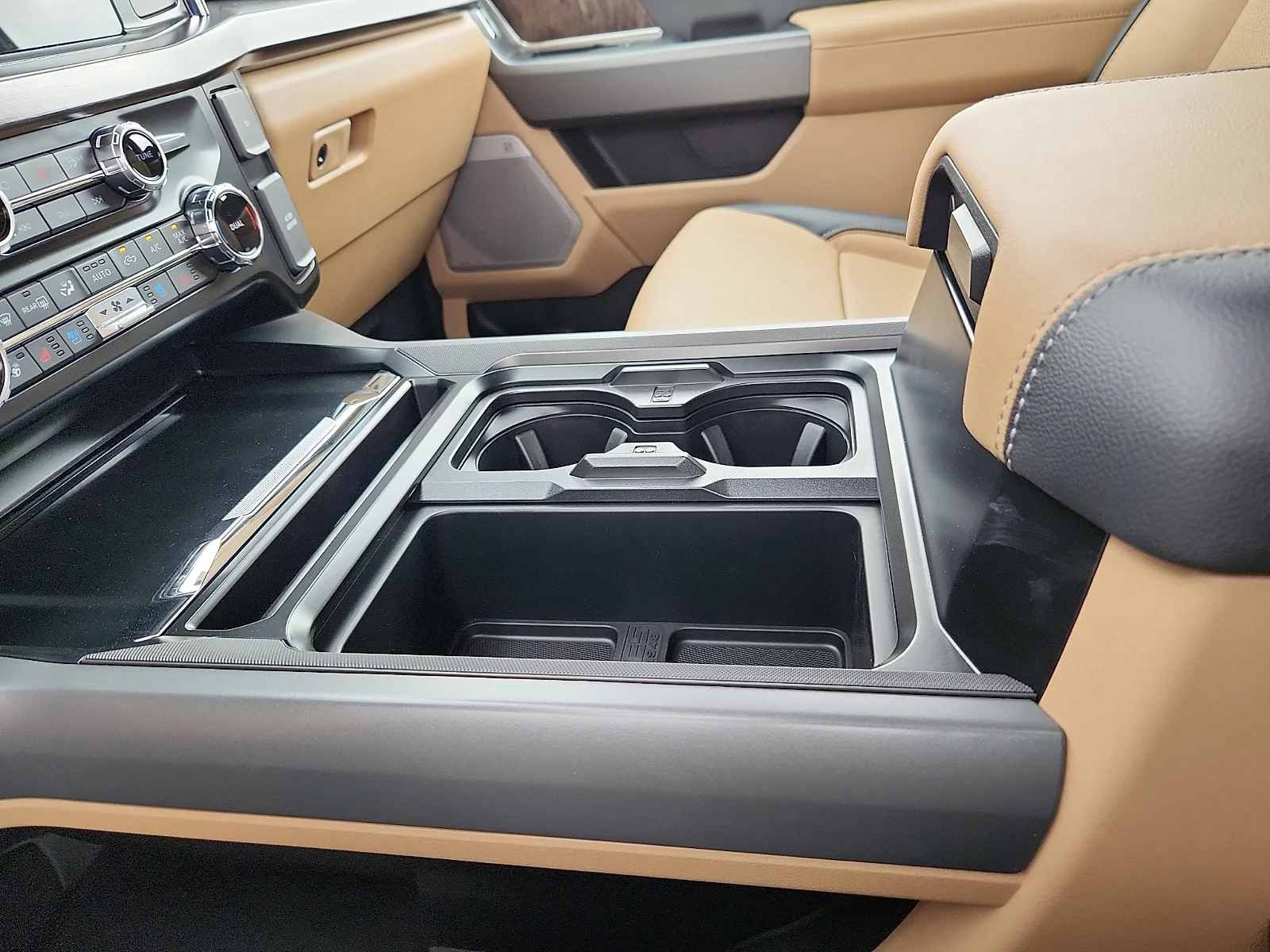 New 2026 Avalanche Ford F-250® Lariat® image 25