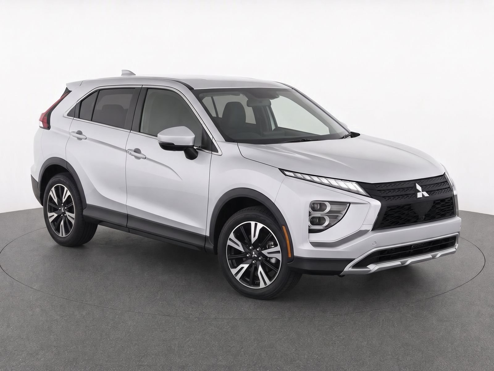 Used 2025 Alloy Silver Metallic Mitsubishi SE image 1