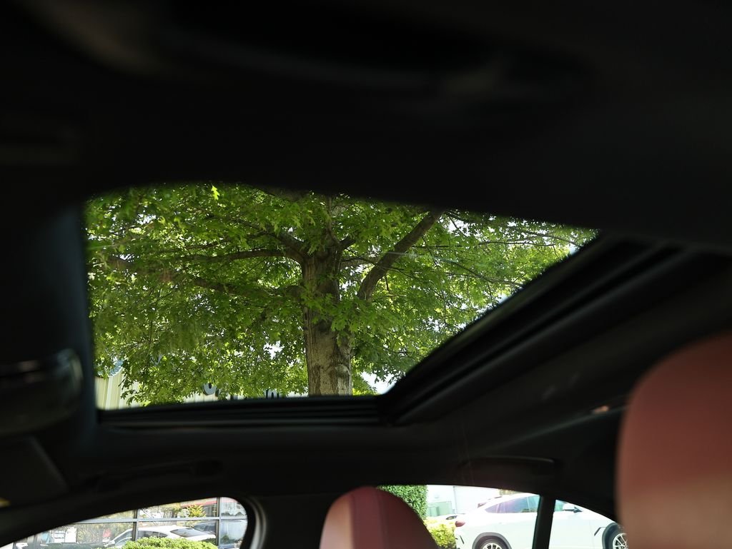 2024 BMW 3 Series 330i - Photo 18
