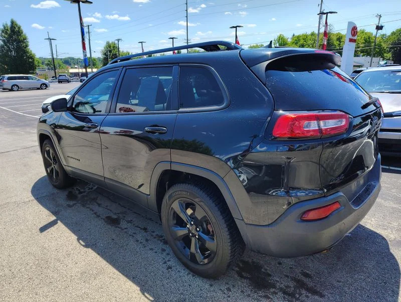 Used 2016 Black Jeep Latitude image 6