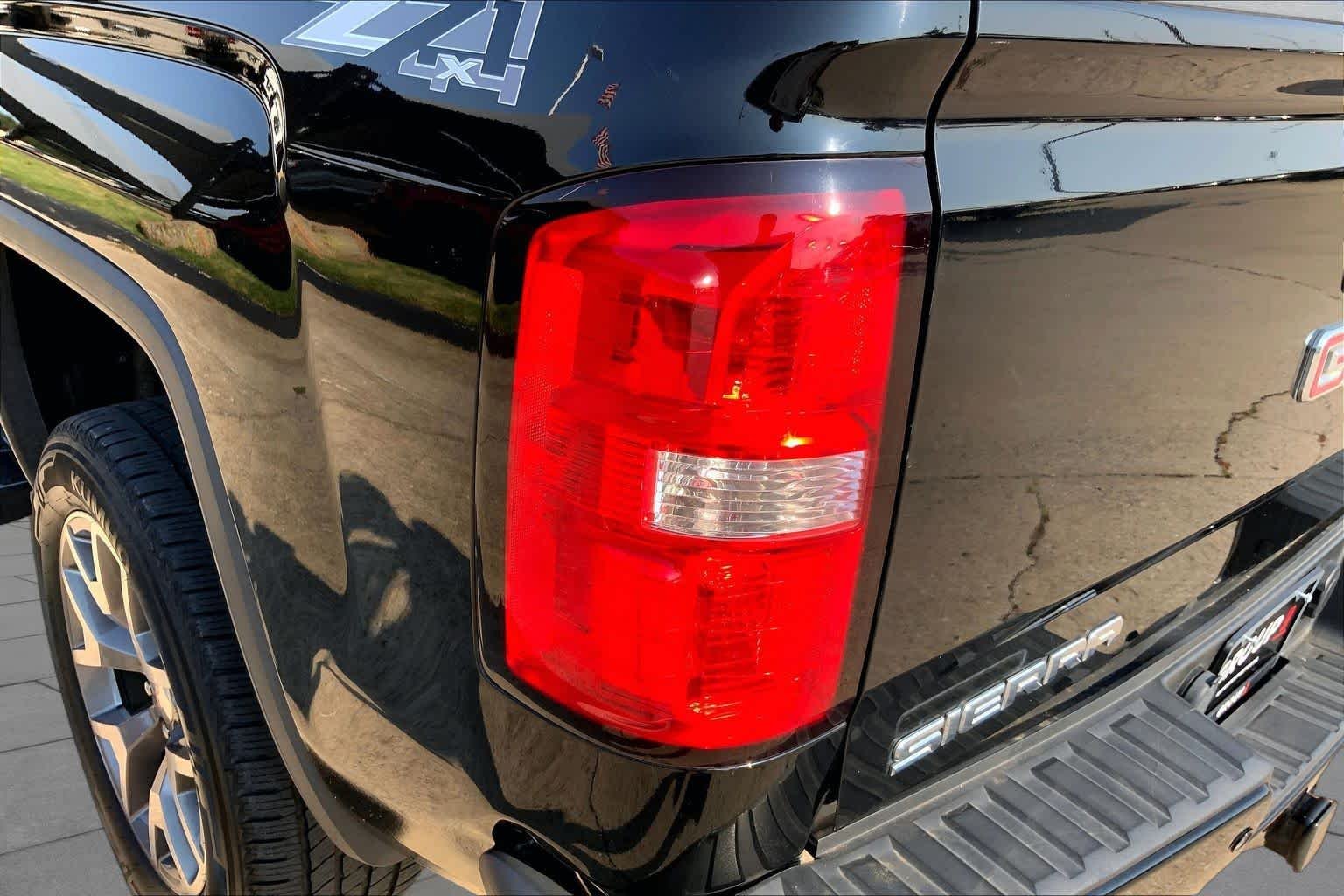 Used 2015 Onyx Black GMC SLT image 28