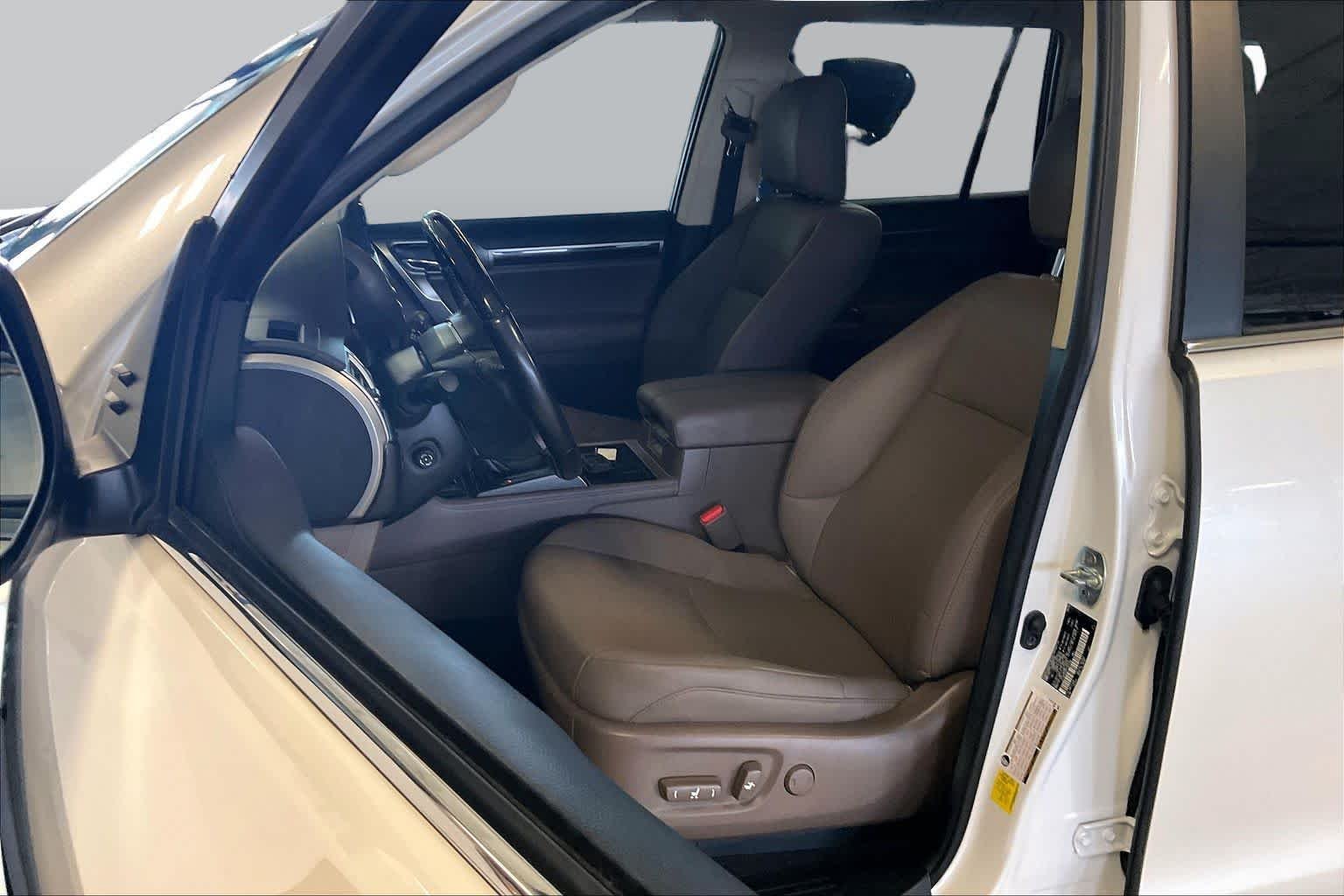 Used 2023 Eminent White Pearl Lexus Premium image 7