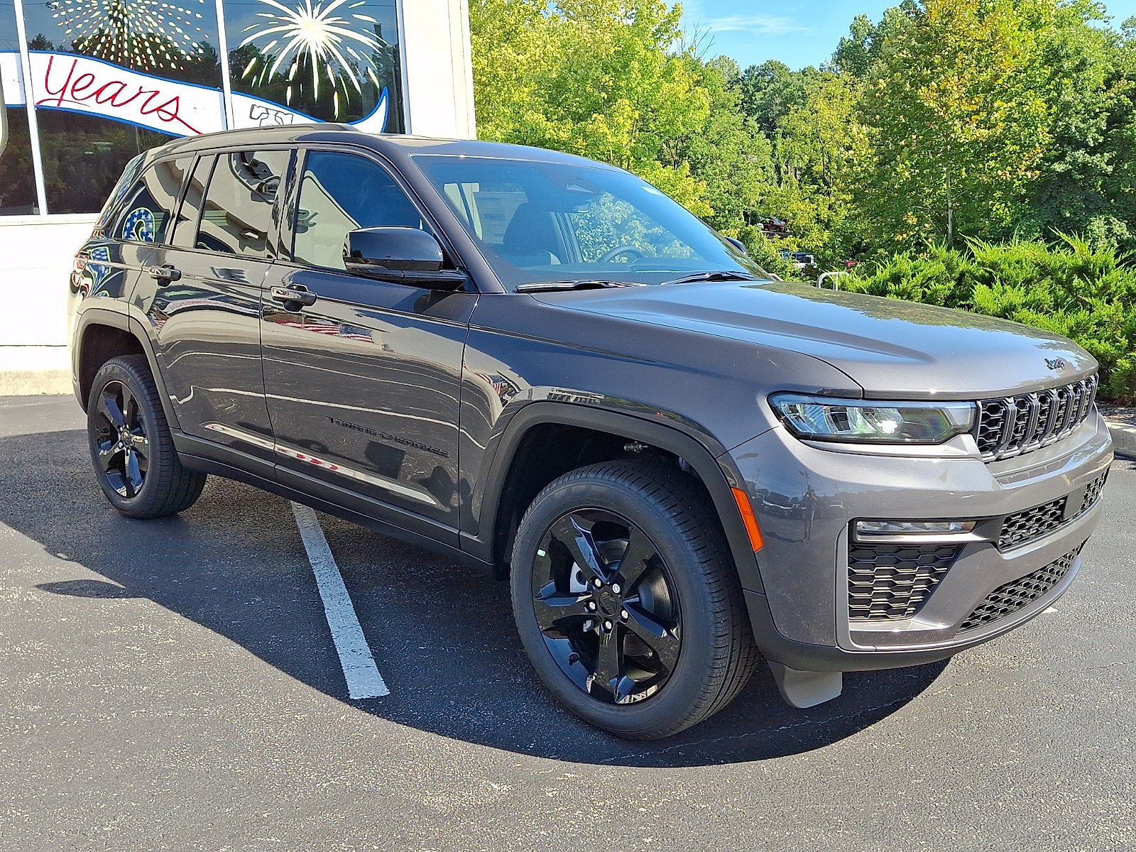 New 2026 Baltic Gray Metallic Clear-Coat Exterior Paint Jeep Limited image 2