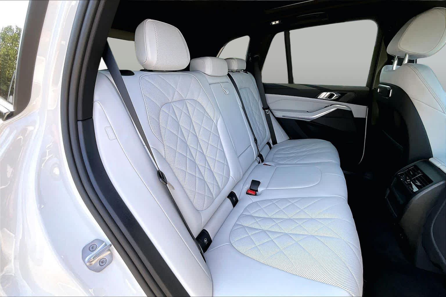 Certified Used 2024 Alpine White BMW xDrive40i image 19