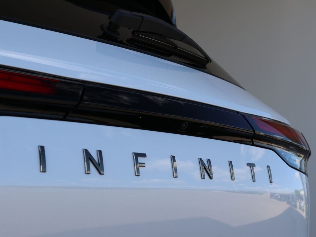 New 2027 2T RAD WHT INFINITI Autograph AWD image 39
