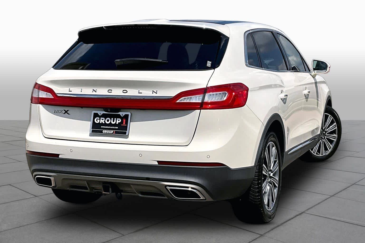 Used 2016 Confidential White 3C (Tri-Coat) Lincoln Black Label image 13