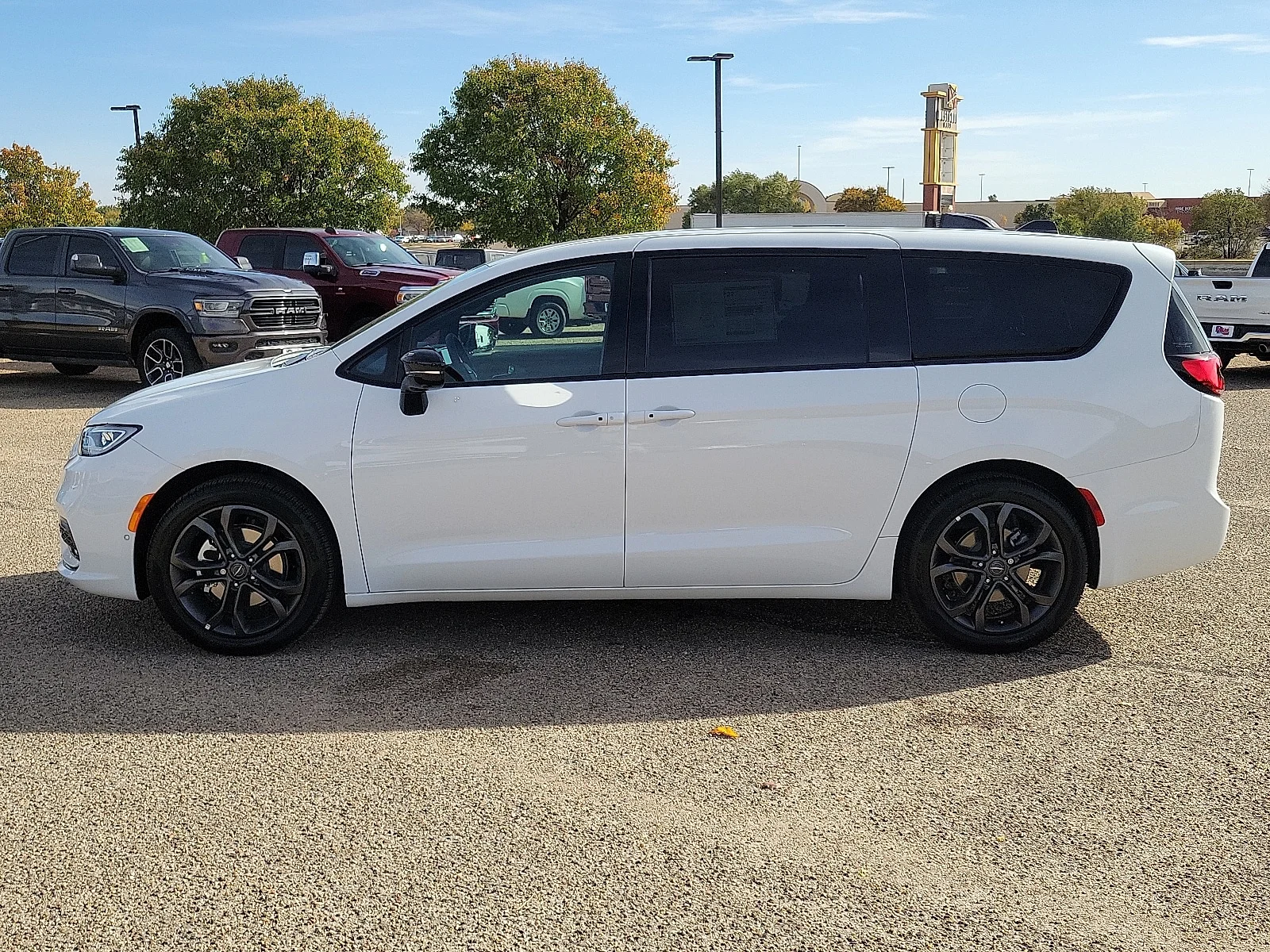 New 2026 PW7 Bright Whit Chrysler SELECT image 2
