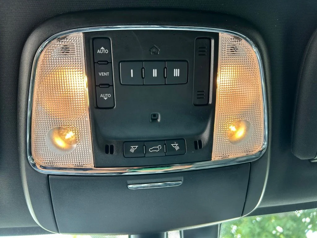 Used 2022 White Jeep Limited image 23