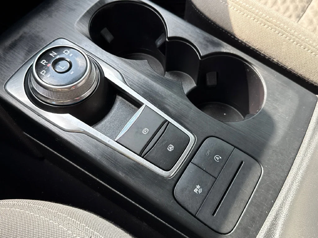 Used 2022 Red Ford SE image 26