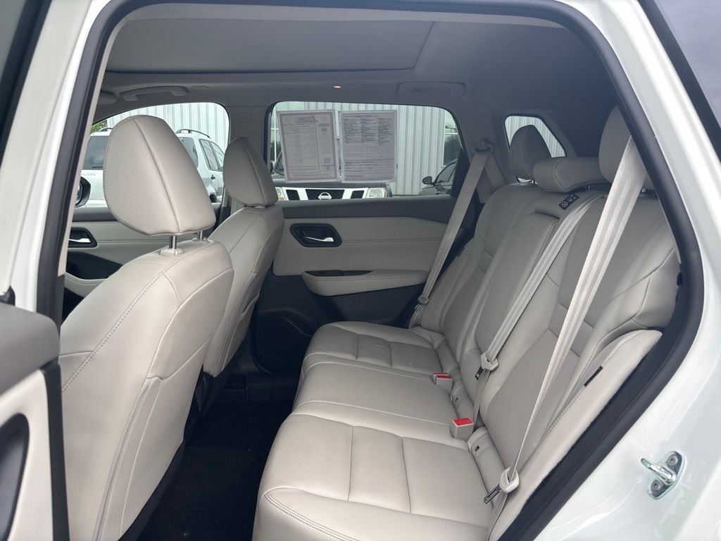 Used 2023 White Nissan SL image 14