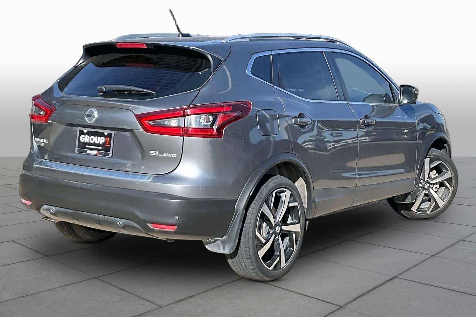 Used 2022 Gun Metallic Nissan SL image 12