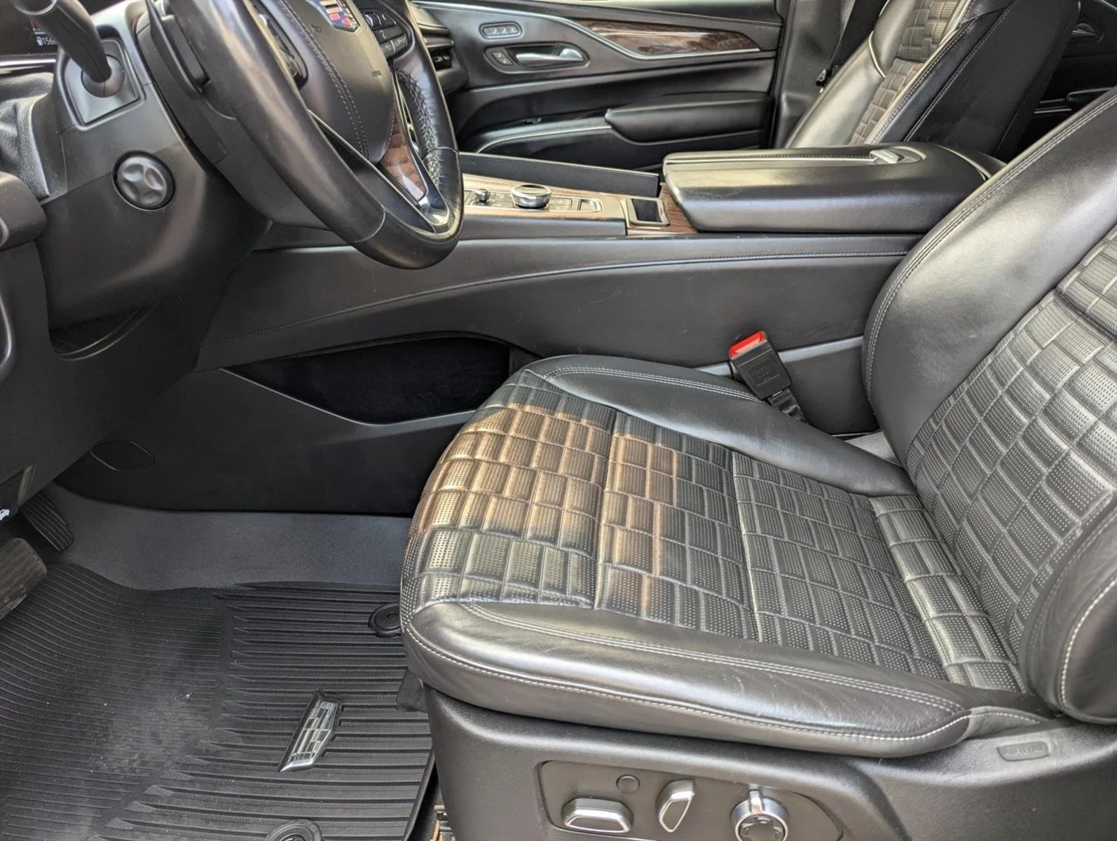 Used 2021 Crystal White Tricoat Cadillac Sport Platinum image 15