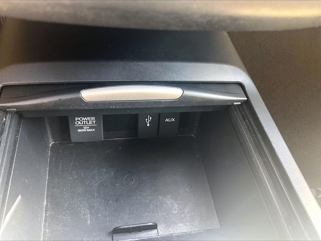 Used 2017 White Acura  image 27